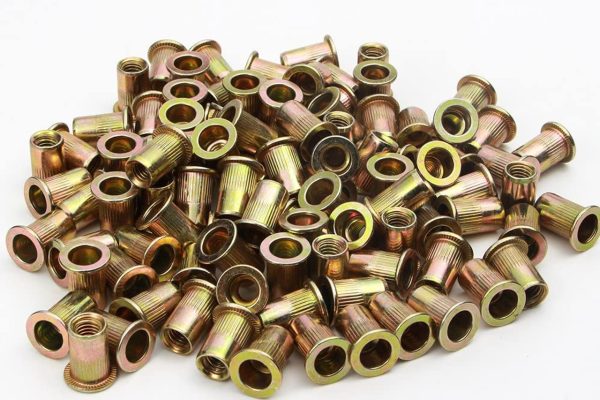 Usinagem de Insertos não roscados para plástico